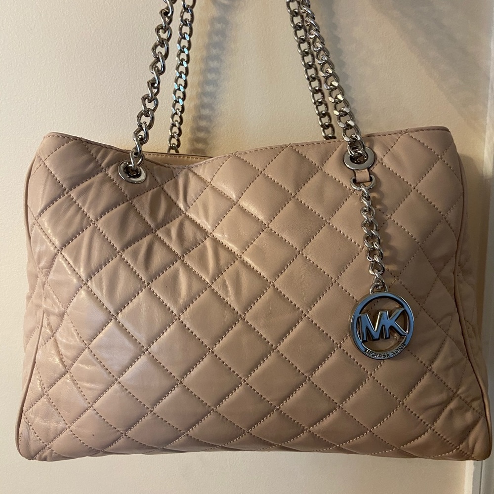 Micheal Kors Lrather Quilted Tote Bag